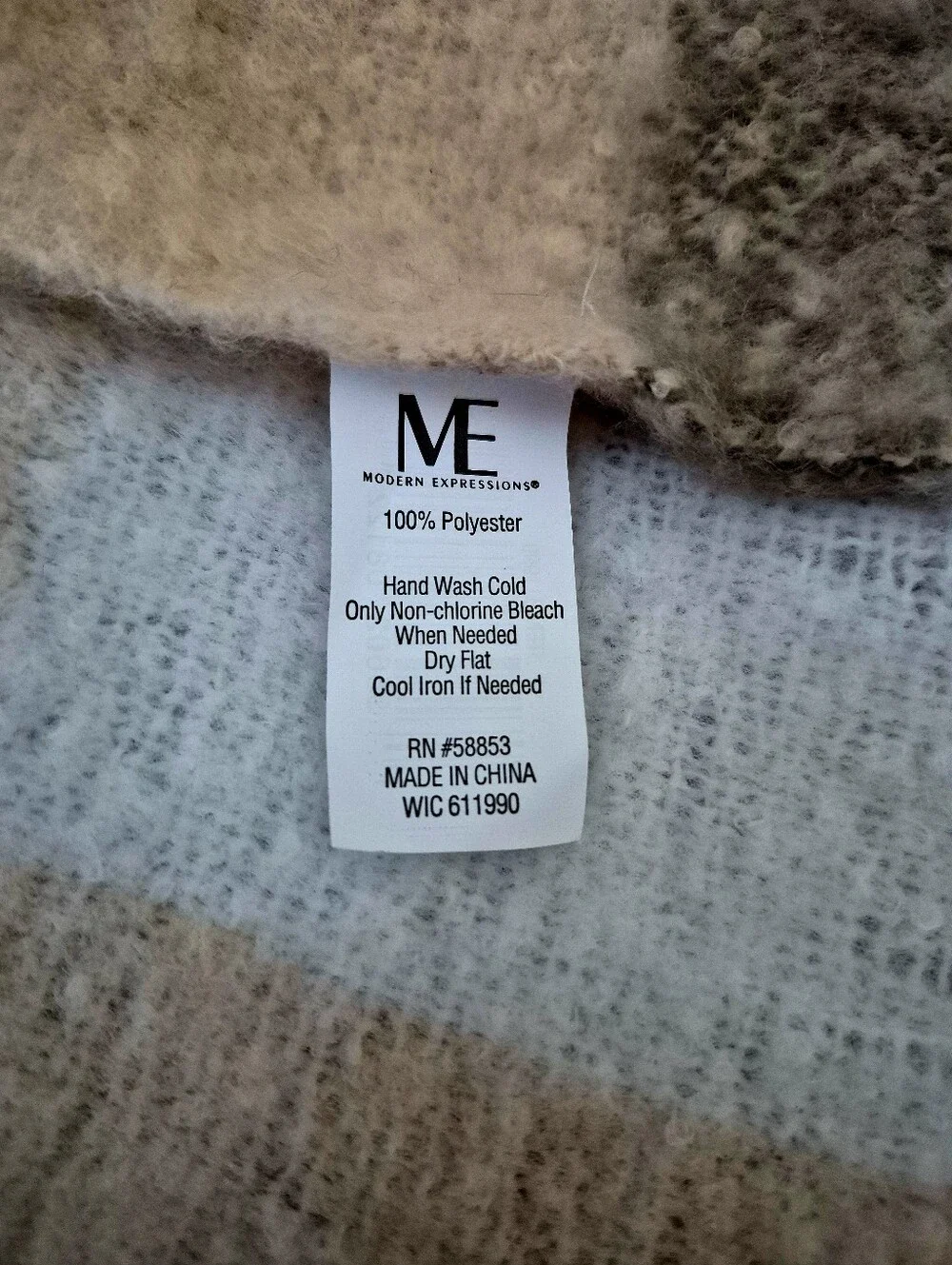 NEW 6' Plaid Scarf/Wrap + 8